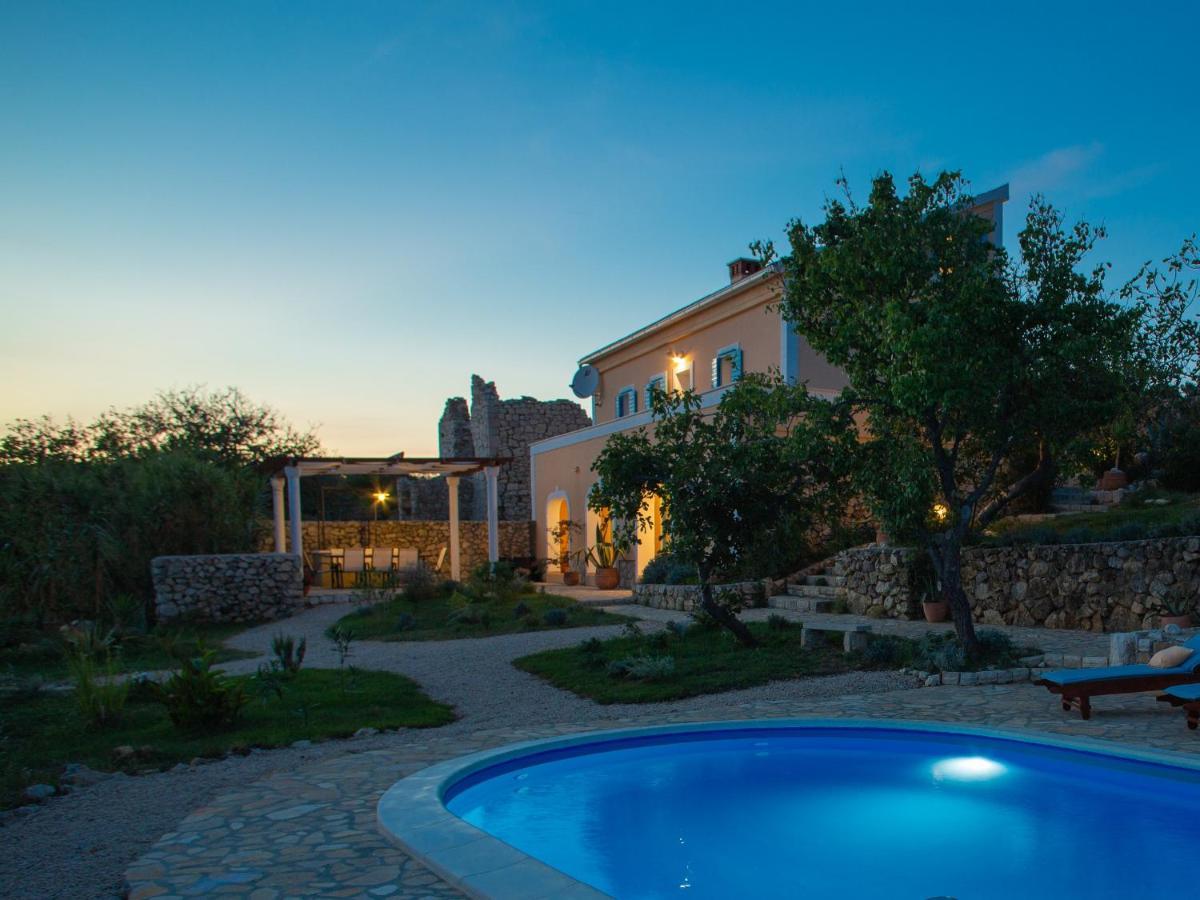 Villa Cesarica โนวาลยา ภายนอก รูปภาพ